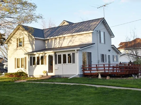 105 S Winslow St, Stanley, IA 50671