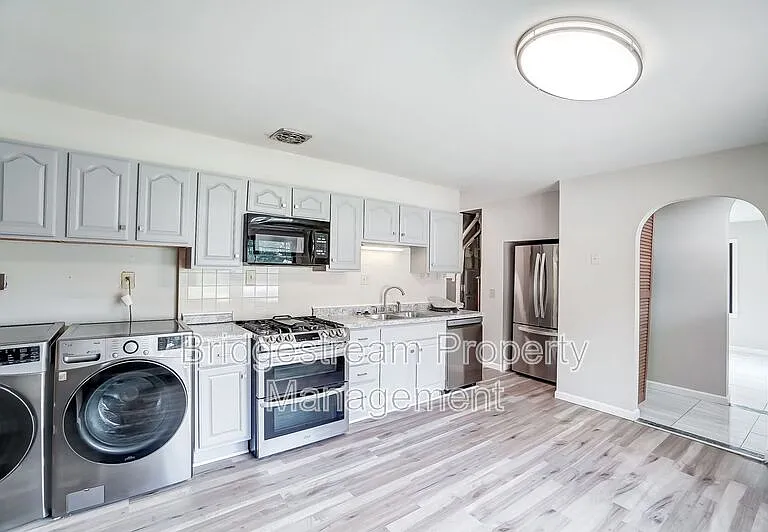 4354 Meadowcroft Rd — Photo 6