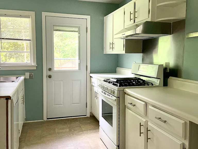 2502 Woodridge Dr — Photo 14