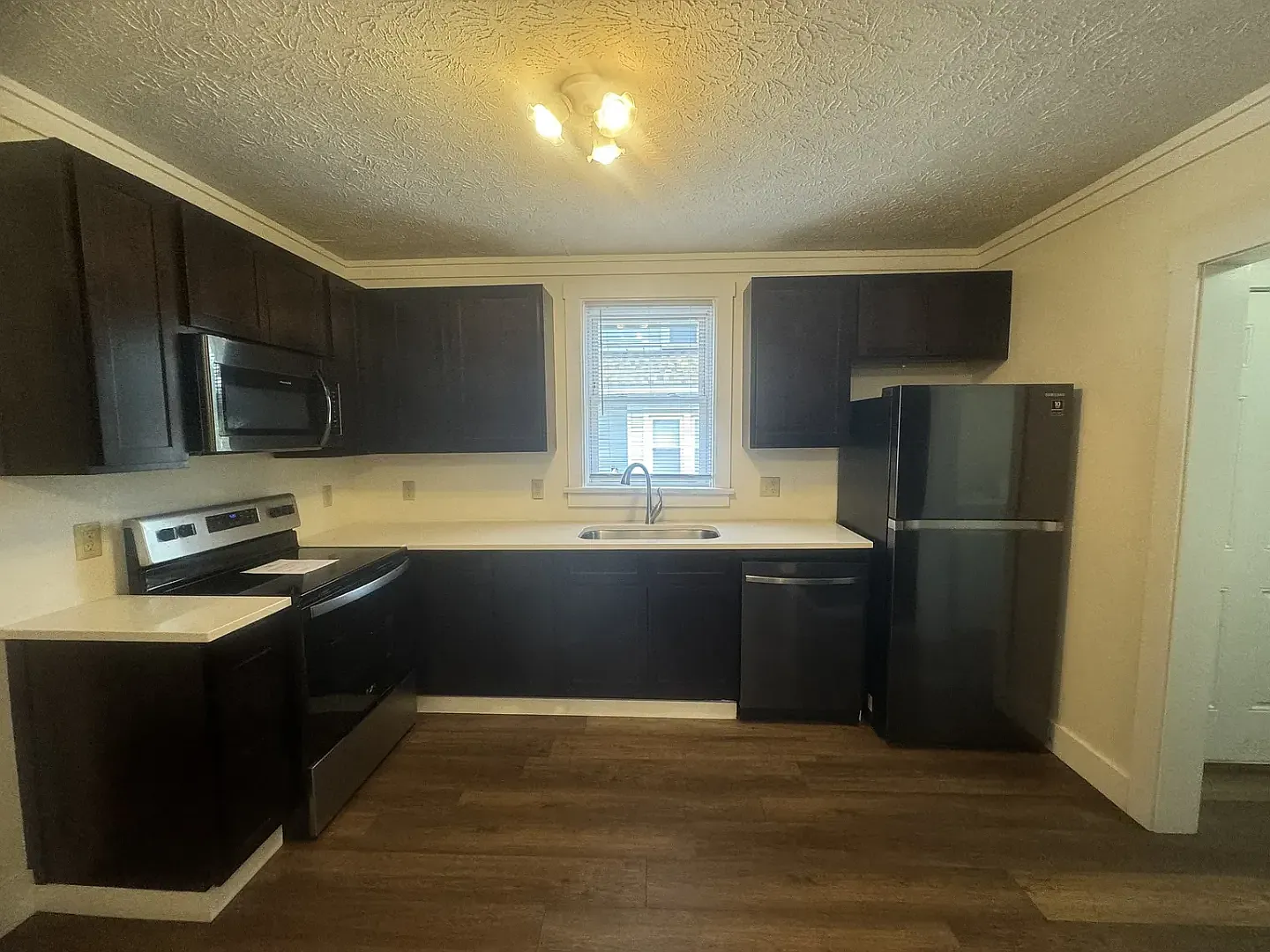 Great location in the heart of Bloomington! — Photo 3