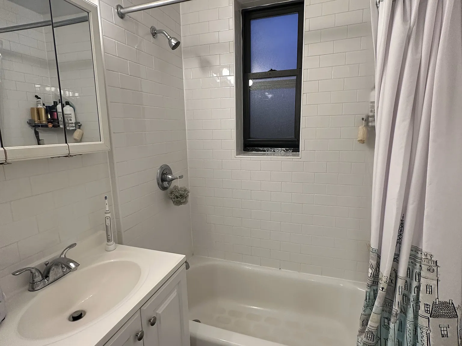 42nd Ave, Bayside — Photo 3