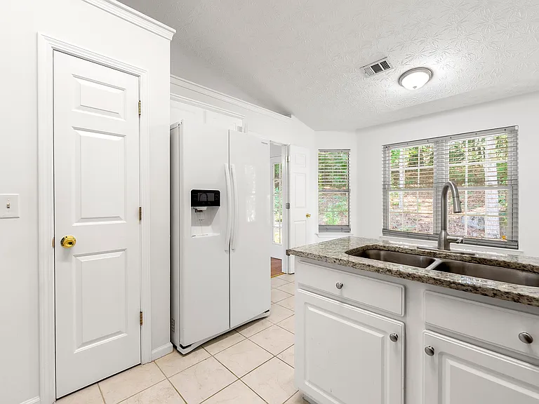 1450 Wilkes Crest Dr — Photo 9