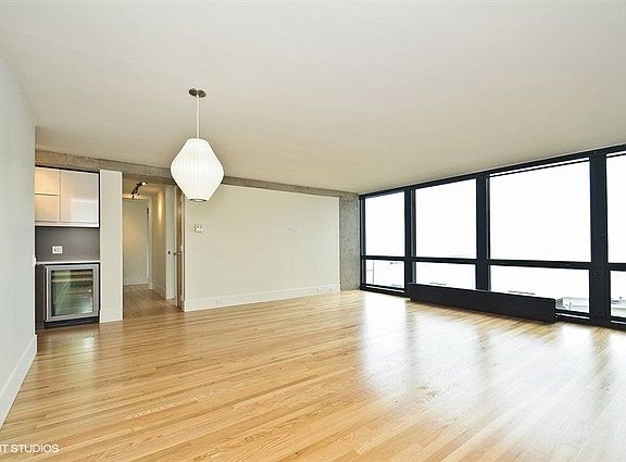 2nd image of 910 N Lake Shore Dr APT 517