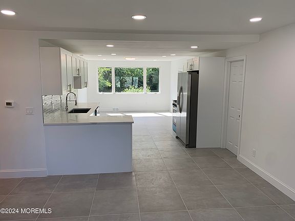 5th image of 84 Breton Harbors Drive