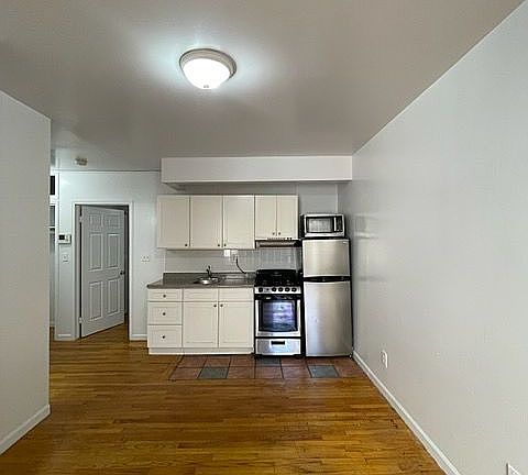 4th image of 153 Avenue C APT 1R