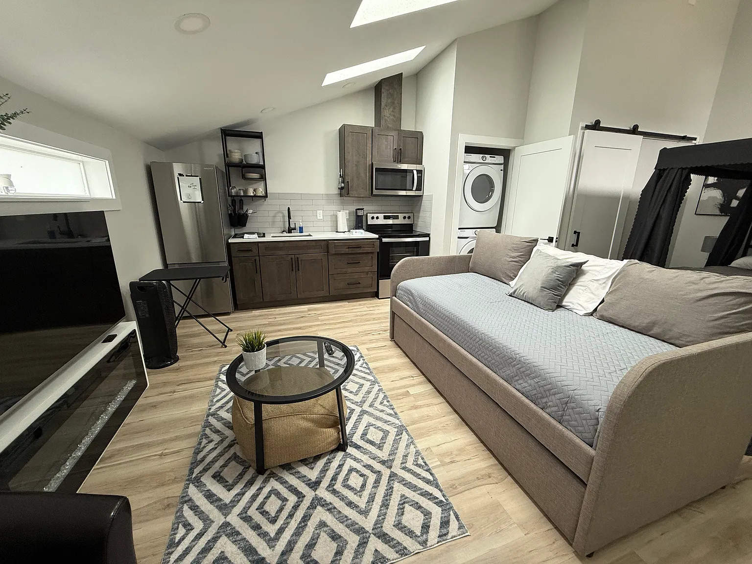 Studio, 414 sqft, $1,875 — Photo 2