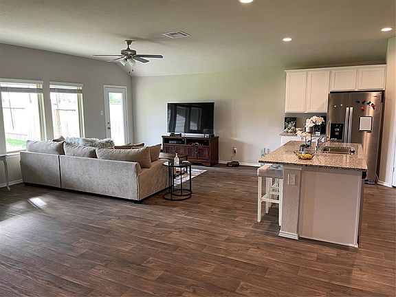 5th image of 18356 Klamath Falls Ln