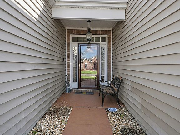 5th image of 219 Burchwood Ln.