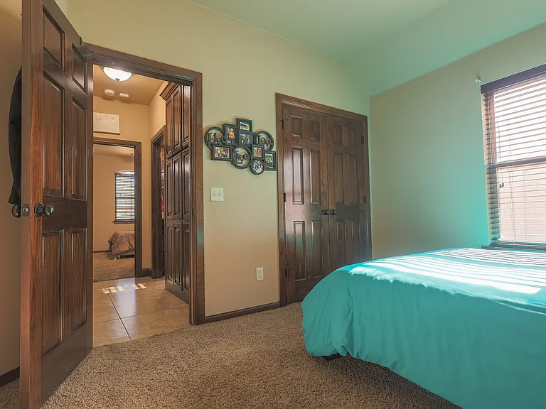 17701 Griffin Gate Dr — Photo 3