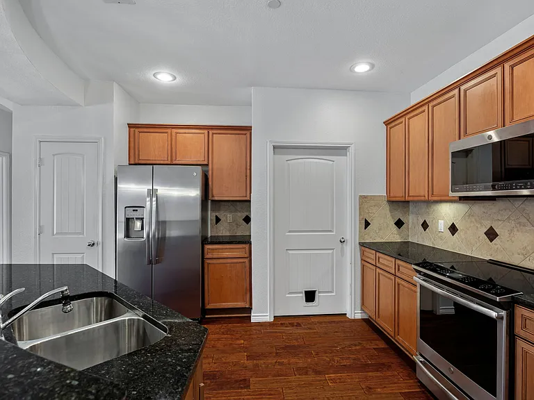 950 Henderson St #1104 — Photo 7