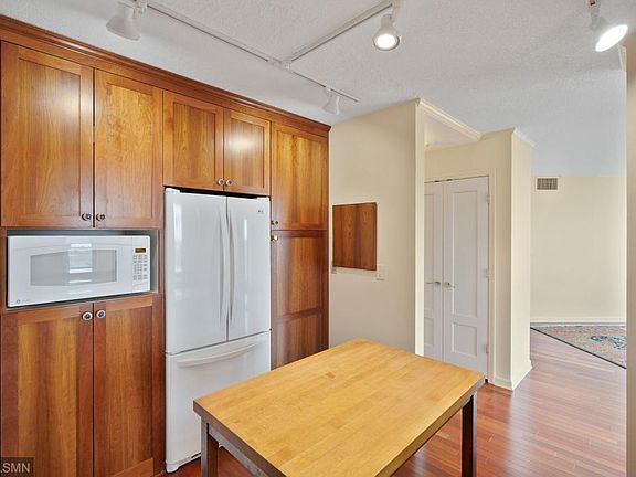 5th image of 1425 W 28th St APT 621