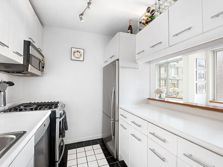 2373 Bay St #1011 — Photo 4