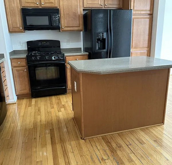 16606 Barge Cir — Photo 3