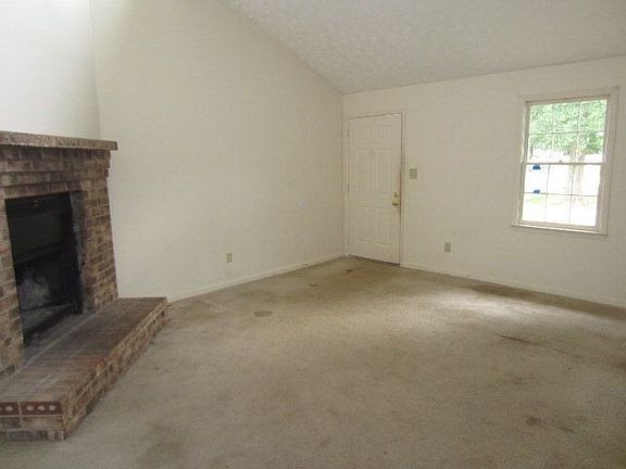 4th image of 581/583 Maplewood Ln