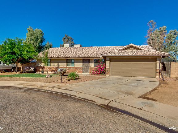 3rd image of 1228 E Avenida Grande