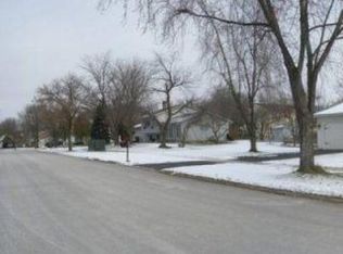 2035 Coach Dr, Naperville, IL 60565