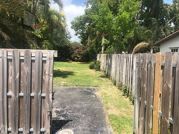 4th image of 15820 SW 88th Ct
