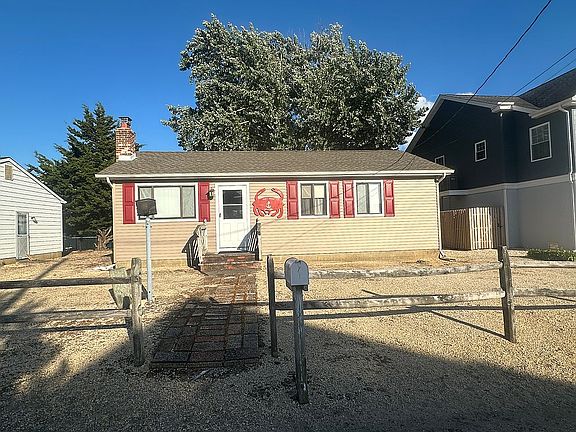 2nd image of 11 Sylvia Ln