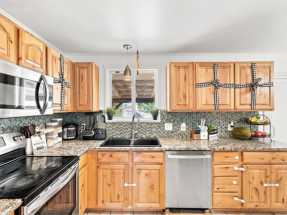 4th image of 551 Upland Dr
