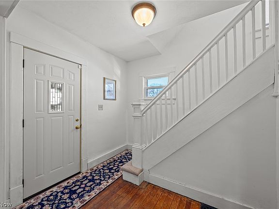 4th image of 718 E Highland Ave