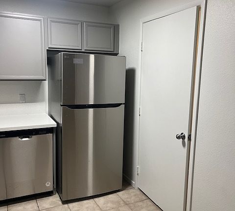4th image of 4711 Stanley Ave Unit 204