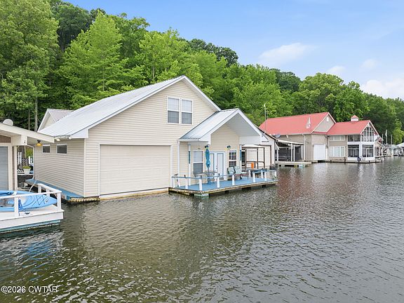 3rd image of 115 Waller Ln