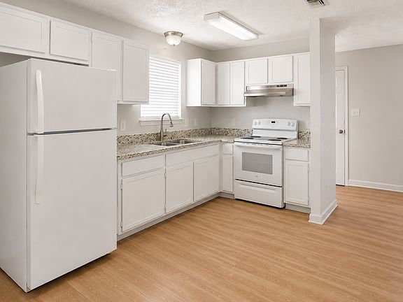 5th image of 2207 15th St APT A