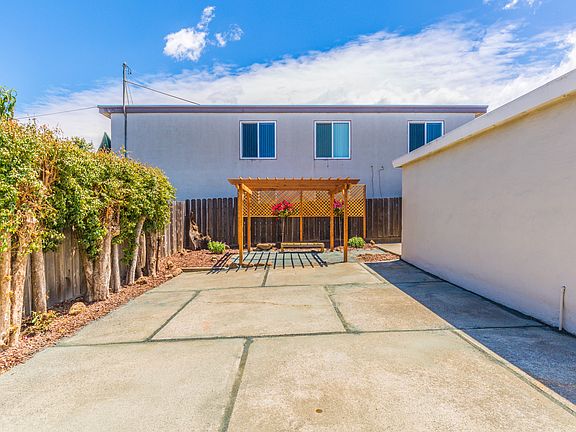 2nd image of 1008 Amador St