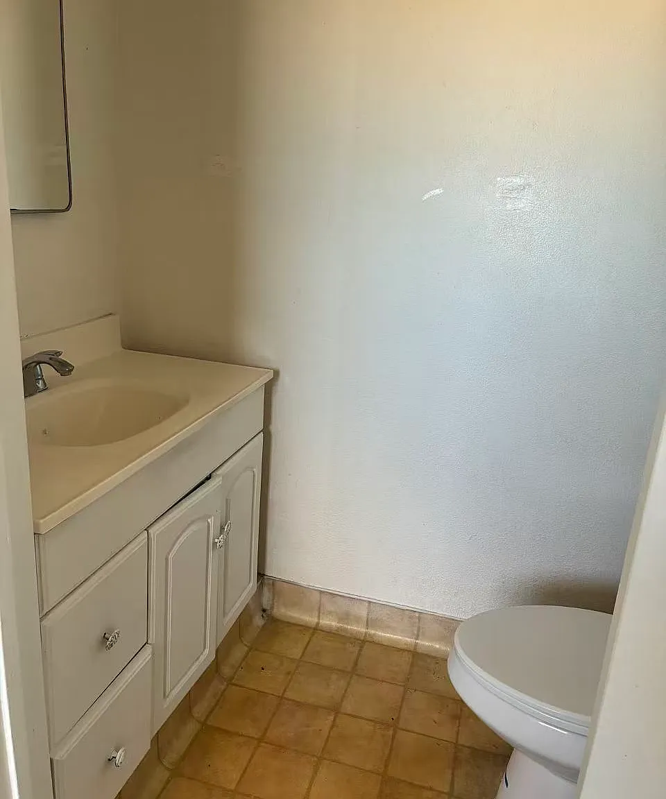 19 E Saginaw Way — Photo 3