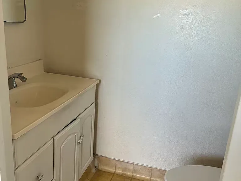 19 E Saginaw Way #101 — Photo 3