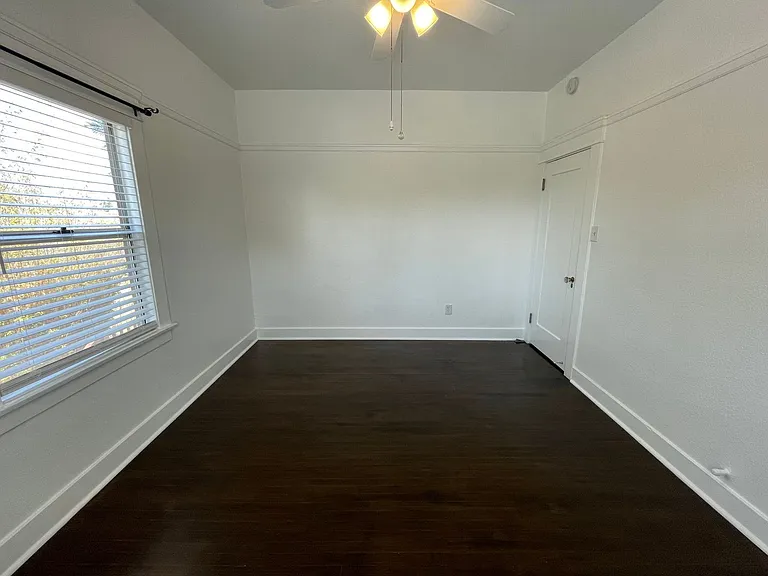 735 W 4th St — Photo 37