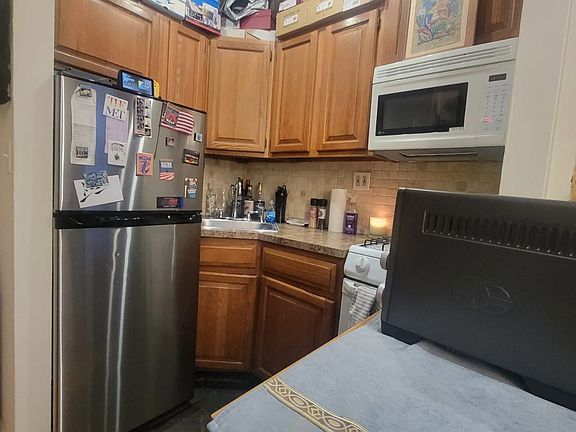 4th image of 7 Saint Marks Pl APT 4