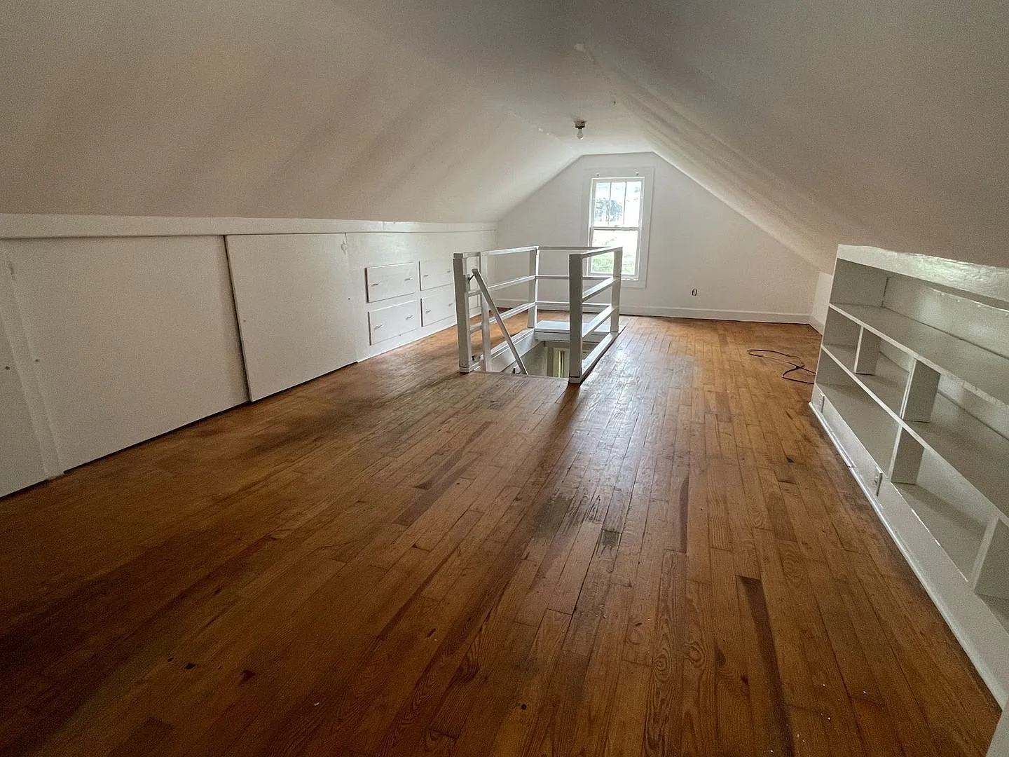 Upstairs Efficiency Apartment Close to MTSU — Photo 2