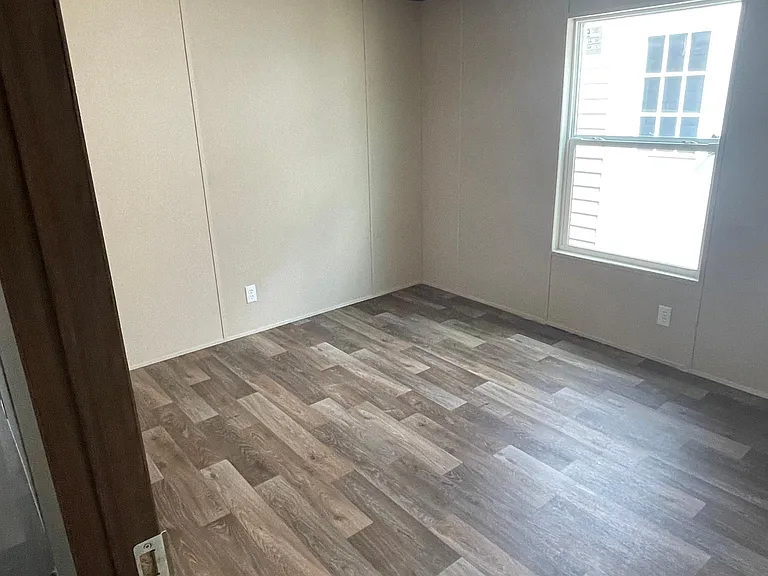 219 Garfield Dr — Photo 11