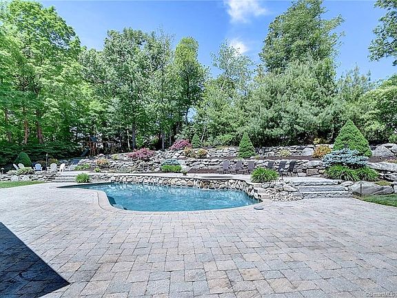 5th image of 210 Country Side Dr