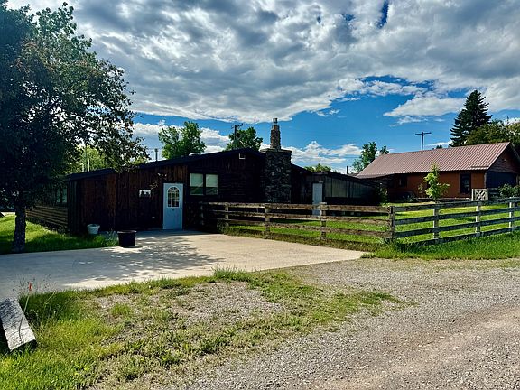 3rd image of 257 NE Roundhouse Loop
