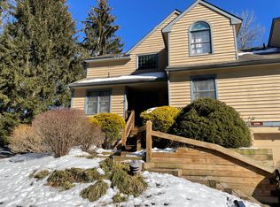 2174 Oak Hill Dr, Canadensis, PA 18325
