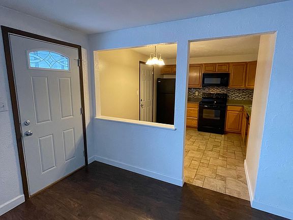 2nd image of 120 Shoshone Dr #B