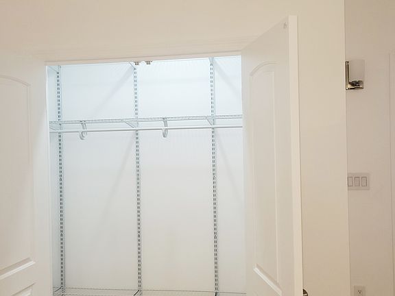 2nd image of 214 Kingsland Ave APT 3