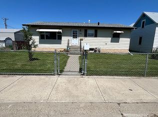 907 6th St SW, Sidney, MT 59270