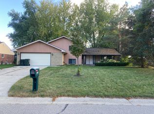 2851 Stonebury Dr, Rochester Hills, MI 48307