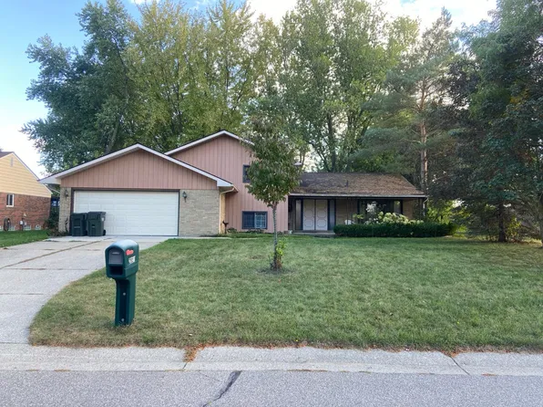 2851 Stonebury Dr, Rochester Hills, MI 48307