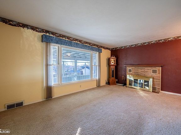 5th image of 1513 Linda Ln