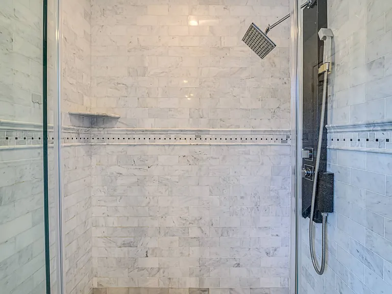 18 Lakeside Ln — Photo 16