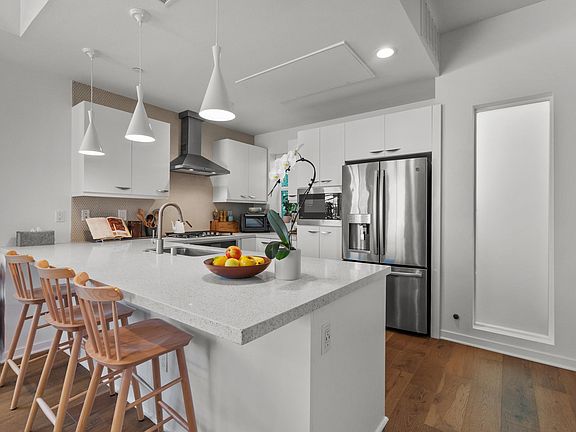 2nd image of 4831 1/2 Craner Ave #1/2
