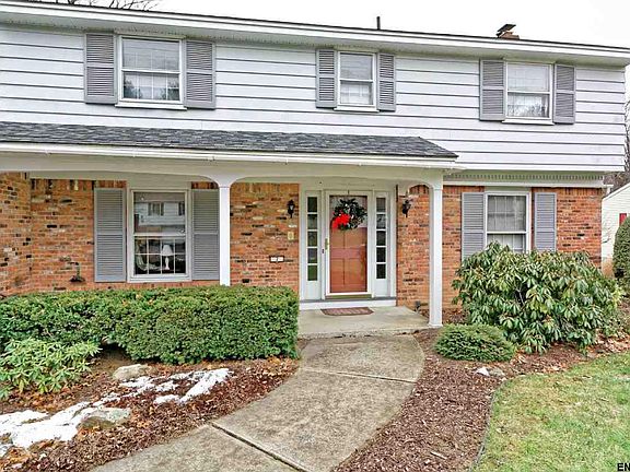 2nd image of 7 Marilyn Dr