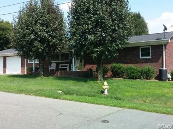 1325 S College St, Mount Pleasant, NC 28124