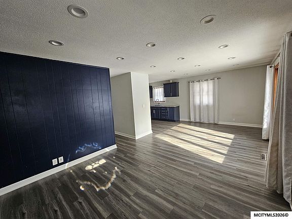 3rd image of 694 15th St SE