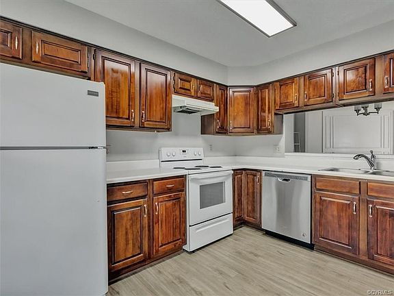 4th image of 7833 Balineen Ct