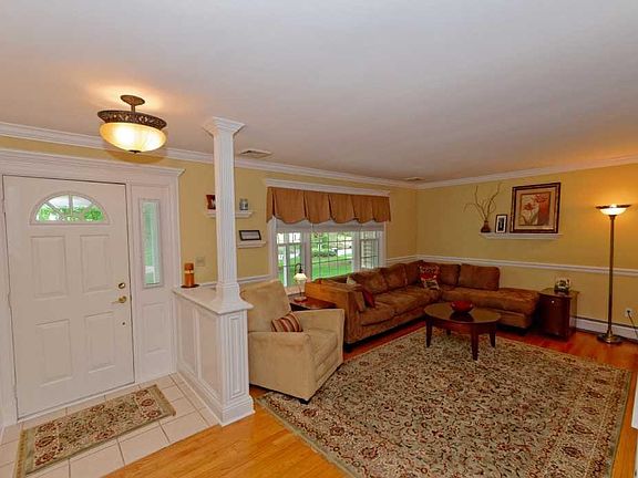 3rd image of 4 Arbor View Dr